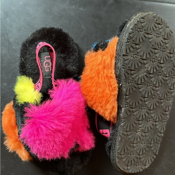 Toddler Ugg sandals never worn outdoors in new condition - Picture 2 of 2